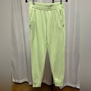 Alo Yoga Women's Unwind Sweatpants in neon lime | size Small